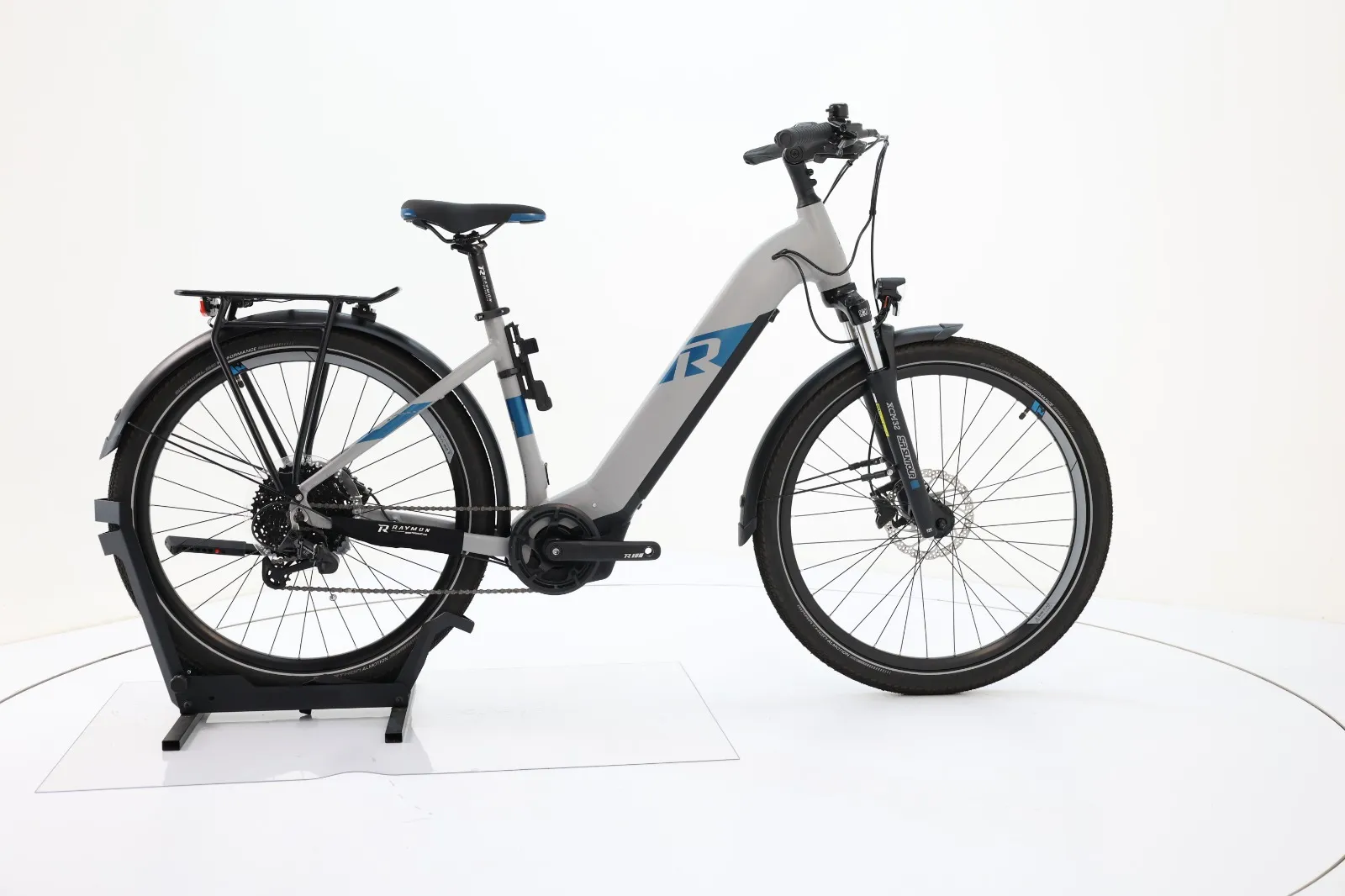 Neuwertiges Kettler Quadriga E-Bike in Silber mit tiefem Einstieg, Mittelmotor, Gepäckträger und Scheibenbremsen