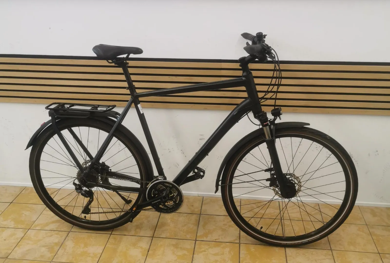 Gebrauchtes Univega Alpina Sport Crossrad in Weiß-Pink mit Chromoly-Rahmen und Gumwall-Reifen
